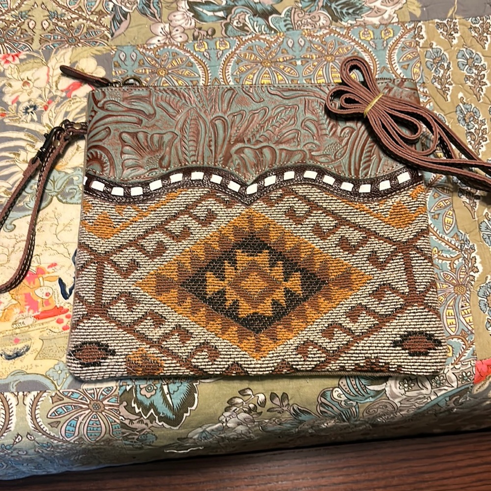 Myra Wristlet/Crossbody